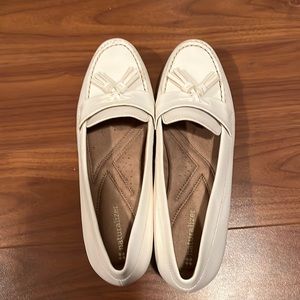 Naturalizer white loafer shoes